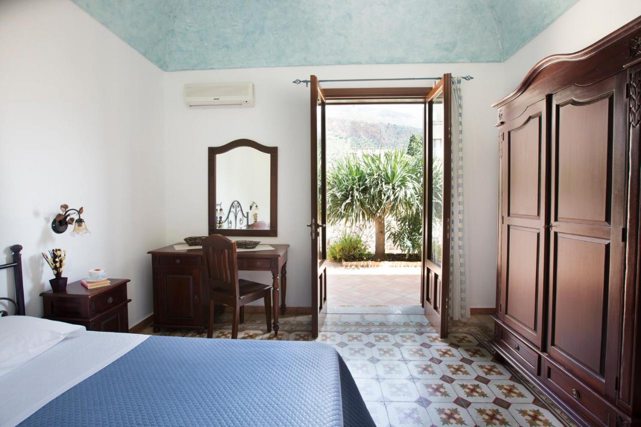 Cala Di Ponente Hotell Castelluzzo Exteriör bild
