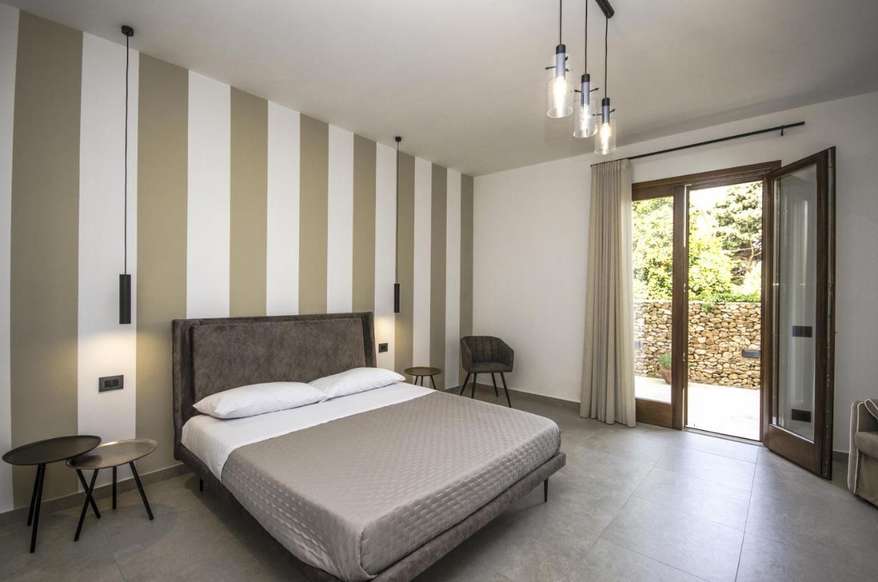 Cala Di Ponente Hotell Castelluzzo Exteriör bild
