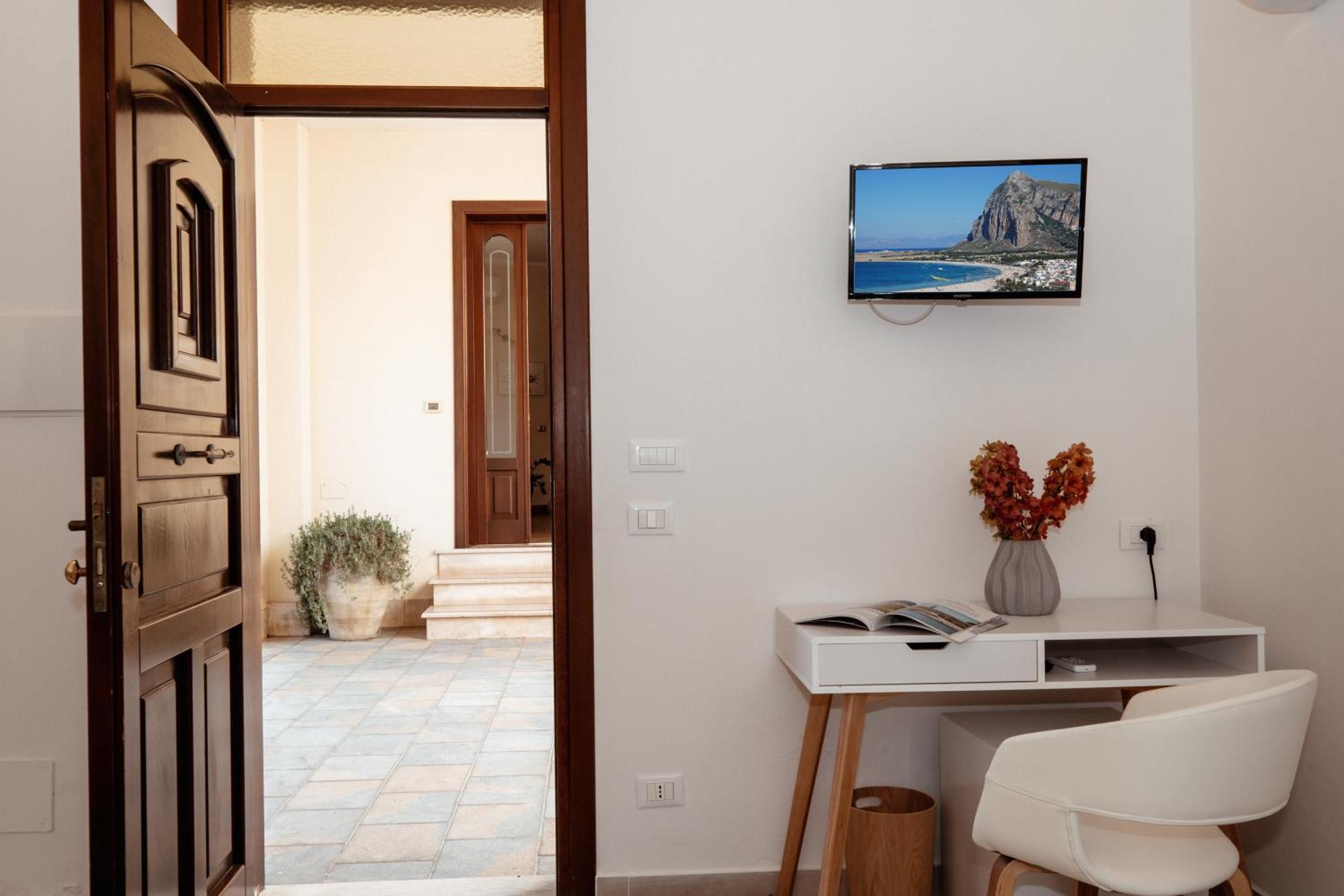 Cala Di Ponente Hotell Castelluzzo Exteriör bild
