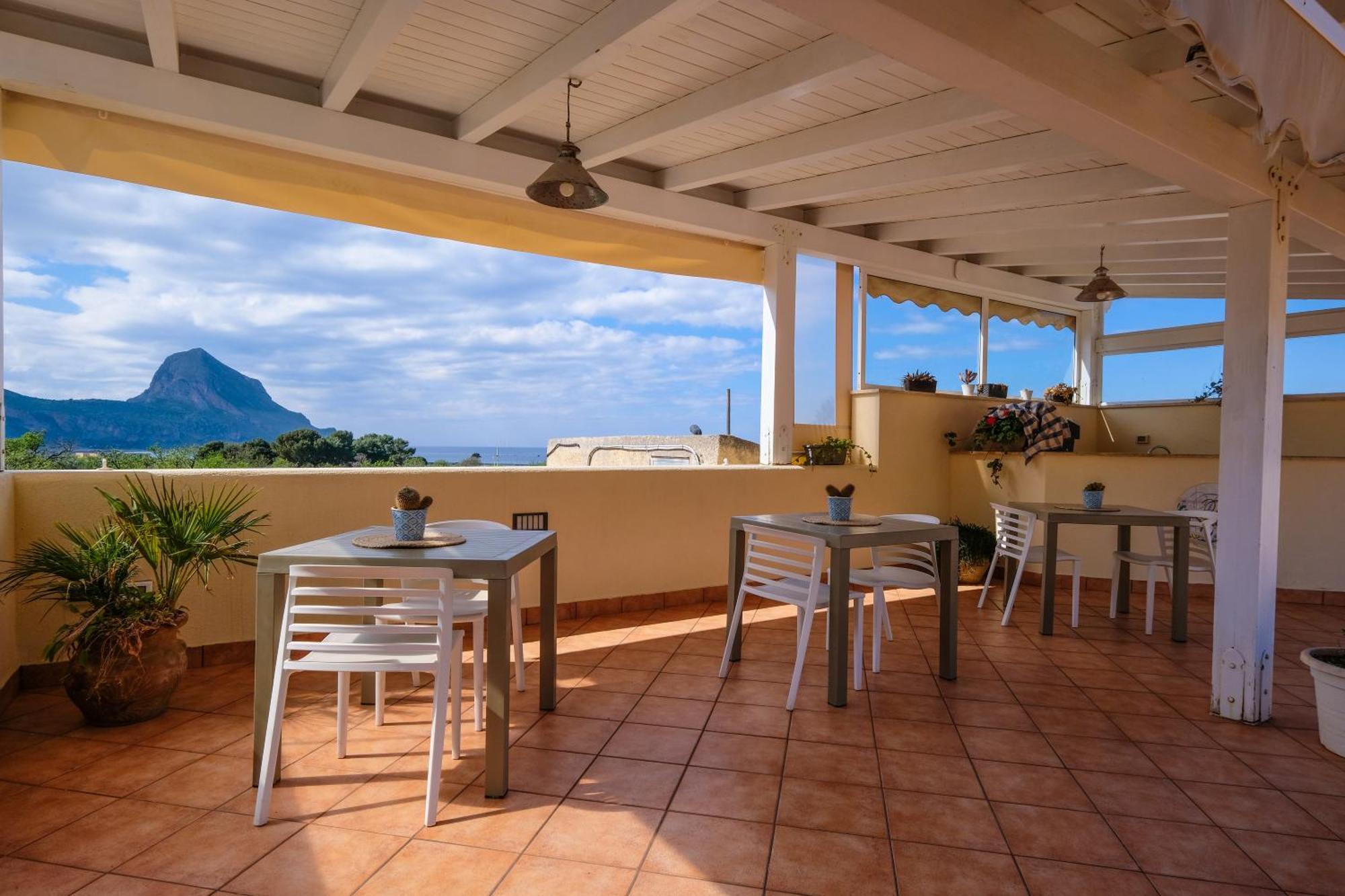 Cala Di Ponente Hotell Castelluzzo Exteriör bild