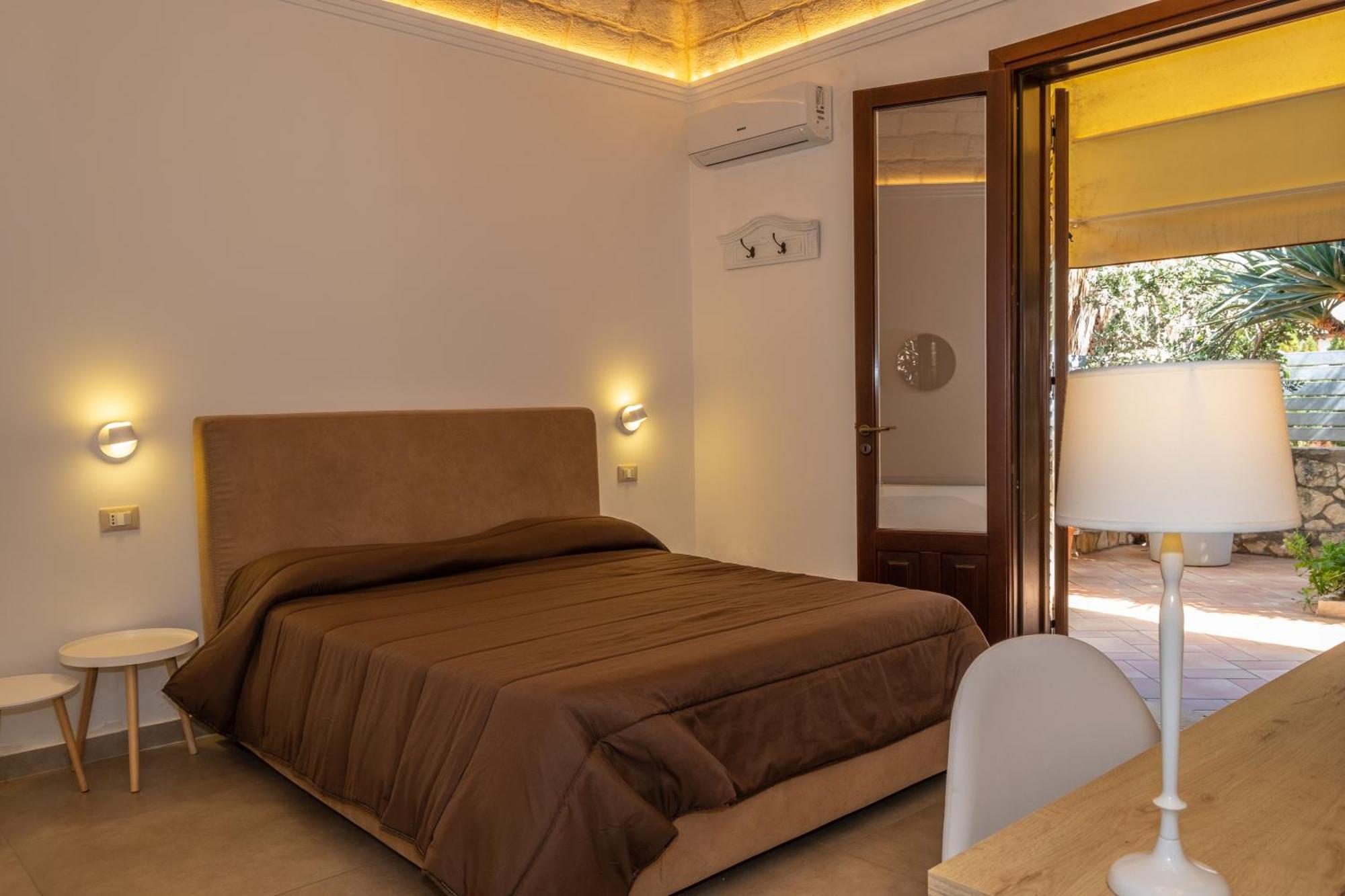 Cala Di Ponente Hotell Castelluzzo Exteriör bild