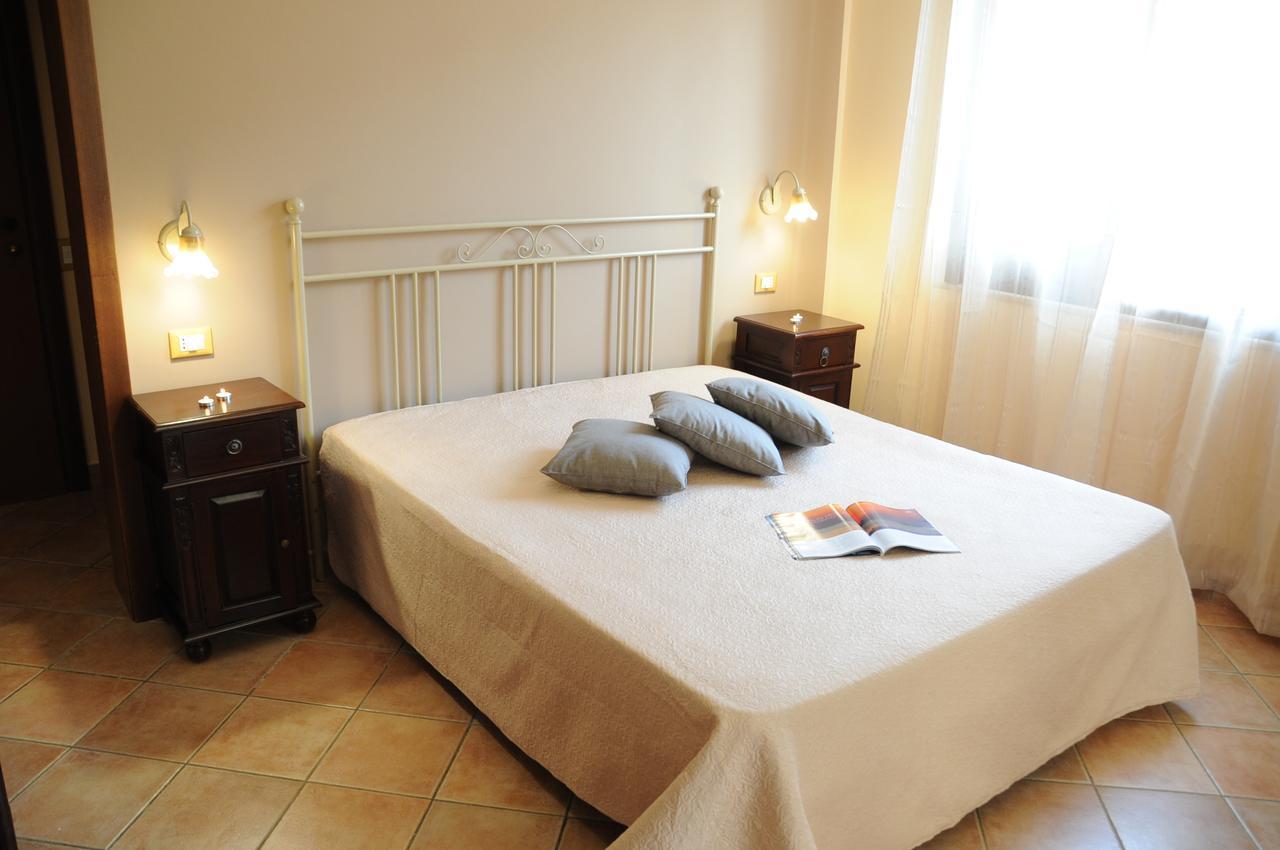 Cala Di Ponente Hotell Castelluzzo Exteriör bild