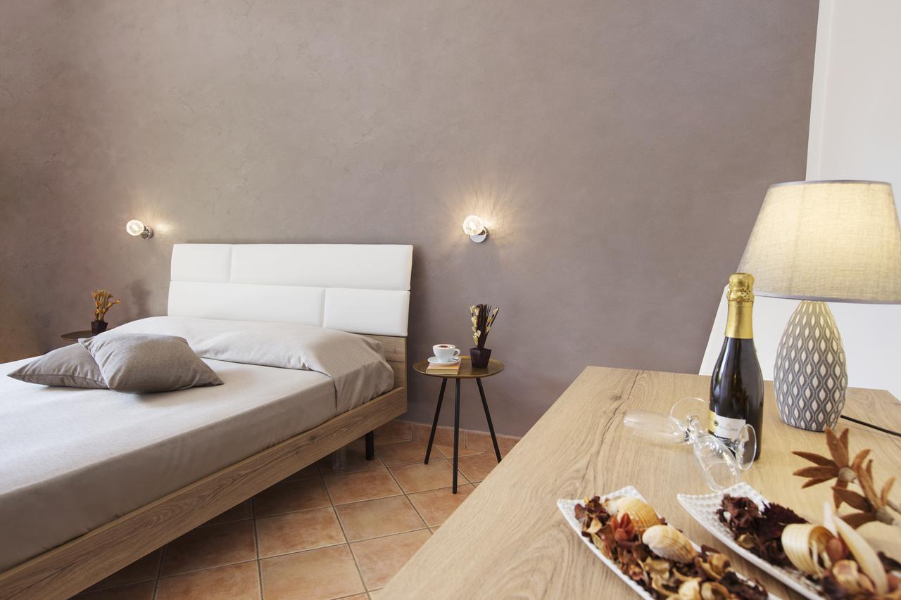 Cala Di Ponente Hotell Castelluzzo Exteriör bild