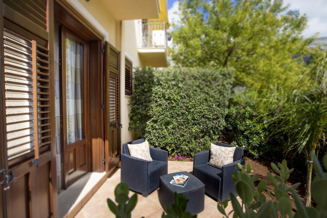 Cala Di Ponente Hotell Castelluzzo Exteriör bild