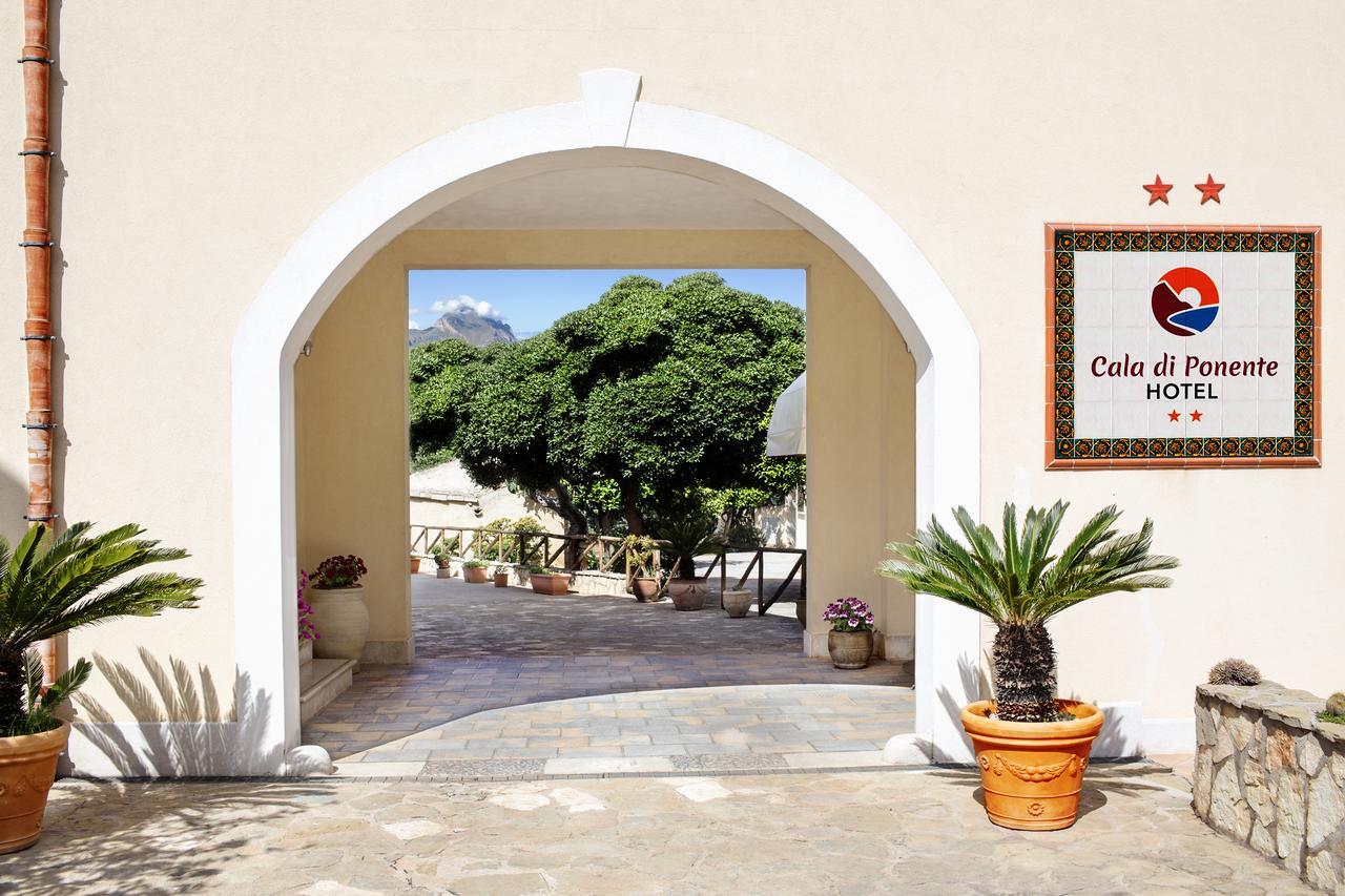 Cala Di Ponente Hotell Castelluzzo Exteriör bild